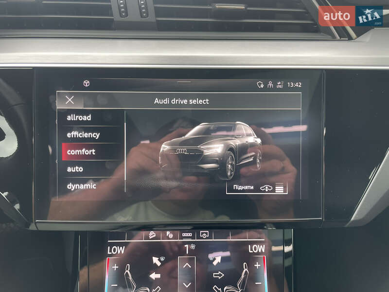 Внедорожник / Кроссовер Audi e-tron 2022 в Ровно