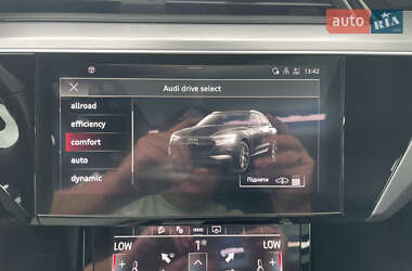 Внедорожник / Кроссовер Audi e-tron 2022 в 