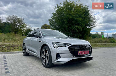 Внедорожник / Кроссовер Audi e-tron 2022 в 
