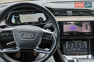 Внедорожник / Кроссовер Audi e-tron 2019 в 