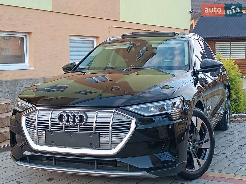 Внедорожник / Кроссовер Audi e-tron 2023 в 