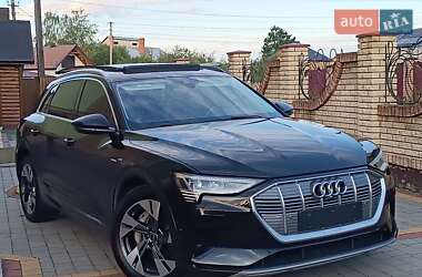 Внедорожник / Кроссовер Audi e-tron 2023 в 