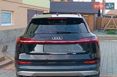 Внедорожник / Кроссовер Audi e-tron 2023 в 