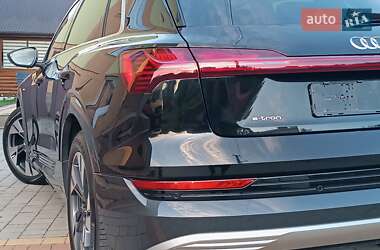 Внедорожник / Кроссовер Audi e-tron 2023 в 