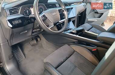 Внедорожник / Кроссовер Audi e-tron 2023 в 