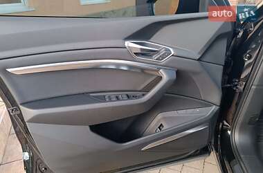 Внедорожник / Кроссовер Audi e-tron 2023 в 