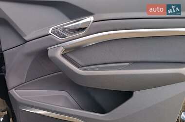 Внедорожник / Кроссовер Audi e-tron 2023 в 
