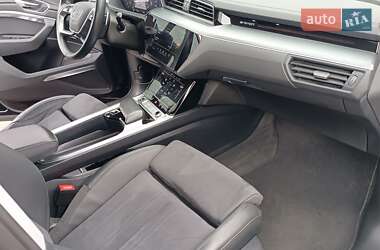 Внедорожник / Кроссовер Audi e-tron 2023 в 