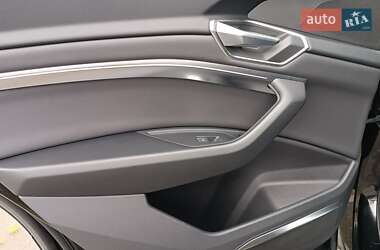 Внедорожник / Кроссовер Audi e-tron 2023 в 