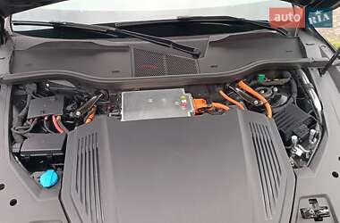 Внедорожник / Кроссовер Audi e-tron 2023 в 
