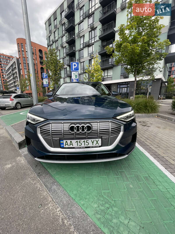 Внедорожник / Кроссовер Audi e-tron 2021 в Киеве
