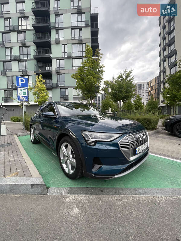 Внедорожник / Кроссовер Audi e-tron 2021 в Киеве