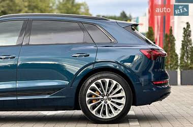 Внедорожник / Кроссовер Audi e-tron 2020 в 