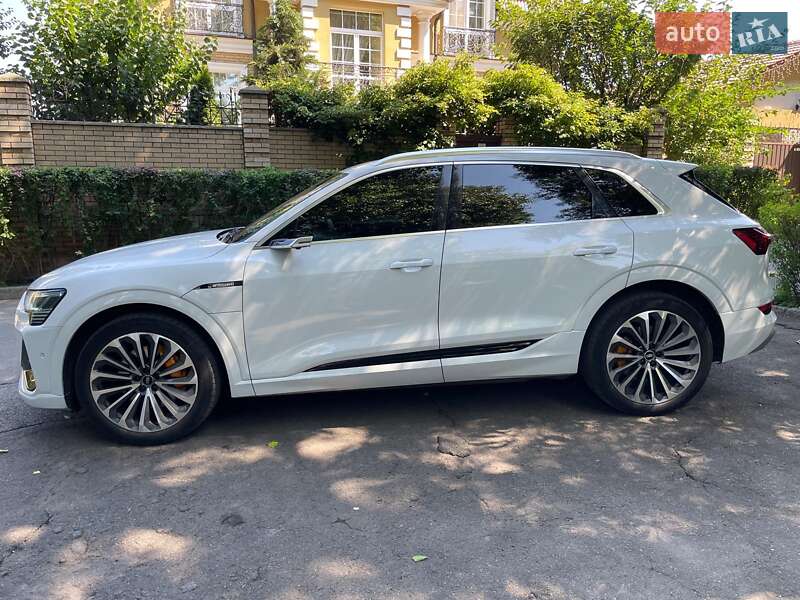 Позашляховик / Кросовер Audi e-tron 2020 в Києві