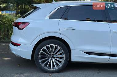 Внедорожник / Кроссовер Audi e-tron 2020 в 