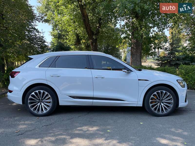 Позашляховик / Кросовер Audi e-tron 2020 в Києві