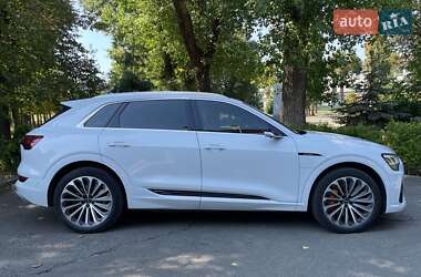 Внедорожник / Кроссовер Audi e-tron 2020 в 