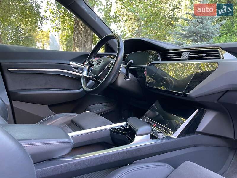 Позашляховик / Кросовер Audi e-tron 2020 в Києві