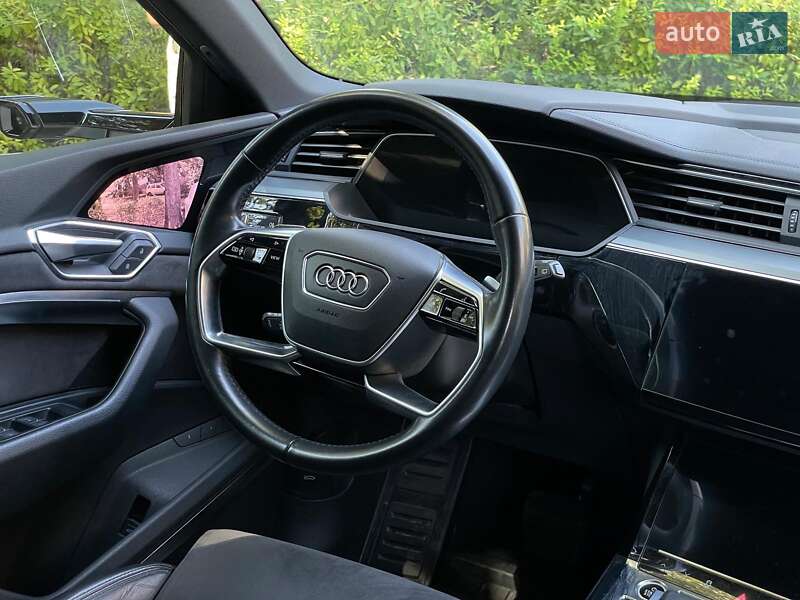Позашляховик / Кросовер Audi e-tron 2020 в Києві
