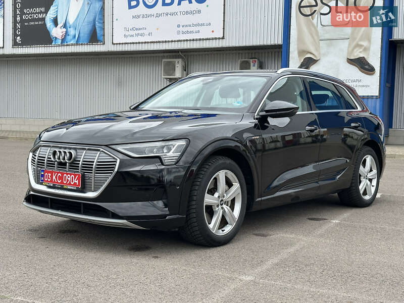 Внедорожник / Кроссовер Audi e-tron 2020 в 