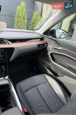 Внедорожник / Кроссовер Audi e-tron 2021 в 