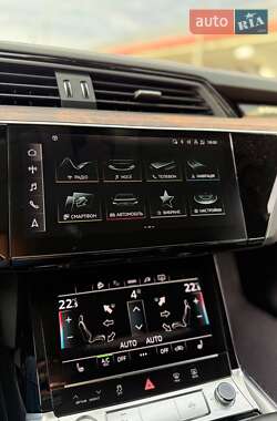 Внедорожник / Кроссовер Audi e-tron 2021 в 