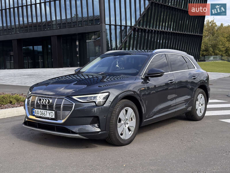 Внедорожник / Кроссовер Audi e-tron 2019 в 