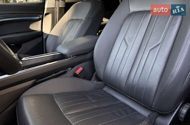 Внедорожник / Кроссовер Audi e-tron 2019 в 