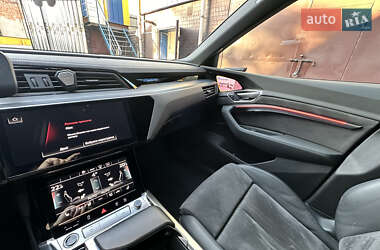 Внедорожник / Кроссовер Audi e-tron 2020 в 