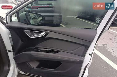 Внедорожник / Кроссовер Audi e-tron 2022 в 
