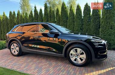 Внедорожник / Кроссовер Audi e-tron 2022 в 