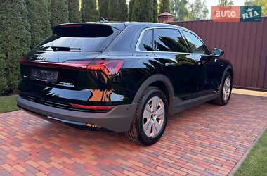 Внедорожник / Кроссовер Audi e-tron 2022 в 