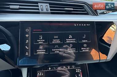 Внедорожник / Кроссовер Audi e-tron 2022 в 