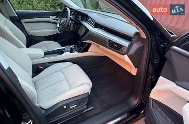 Внедорожник / Кроссовер Audi e-tron 2022 в 