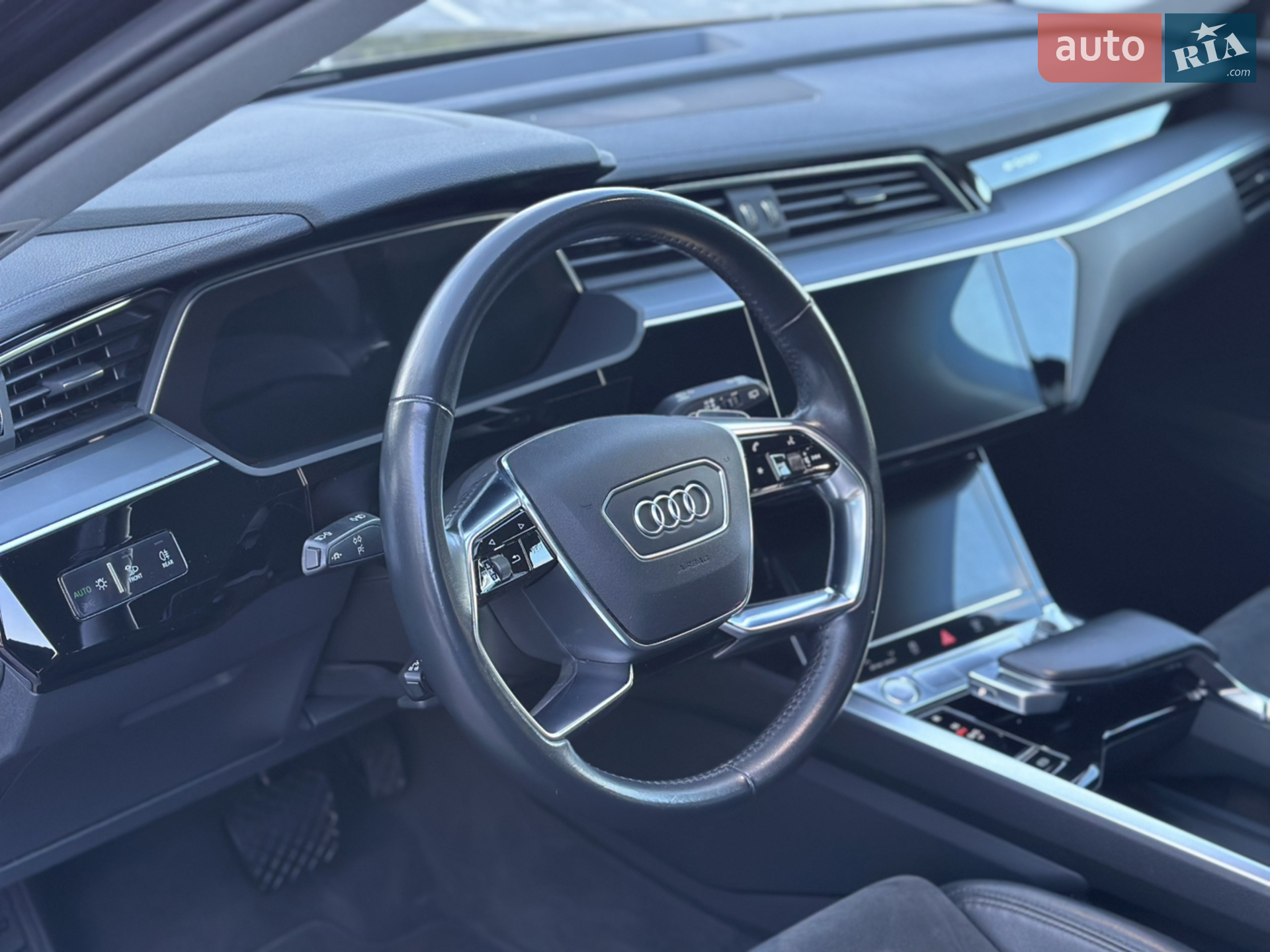 2020 Audi e-tron - мініатюра 9