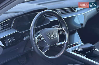 Внедорожник / Кроссовер Audi e-tron 2020 в 