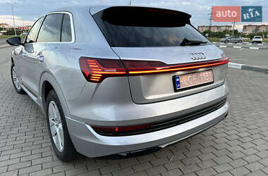 Позашляховик / Кросовер Audi e-tron 2019 в 