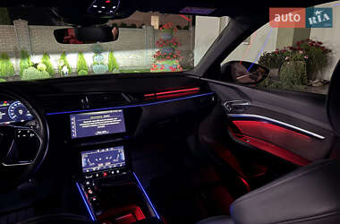 Внедорожник / Кроссовер Audi e-tron 2019 в 