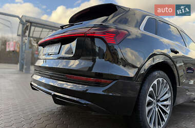 Позашляховик / Кросовер Audi e-tron 2019 в 
