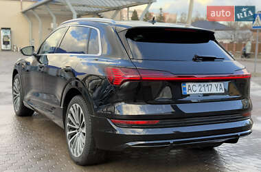 Позашляховик / Кросовер Audi e-tron 2019 в 