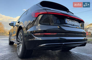 Позашляховик / Кросовер Audi e-tron 2019 в 