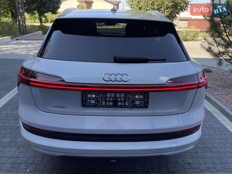 Позашляховик / Кросовер Audi e-tron 2019 в Рівному