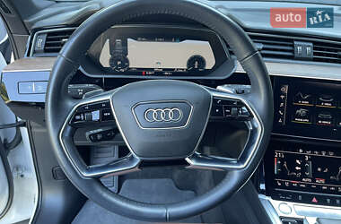 Позашляховик / Кросовер Audi e-tron 2019 в 