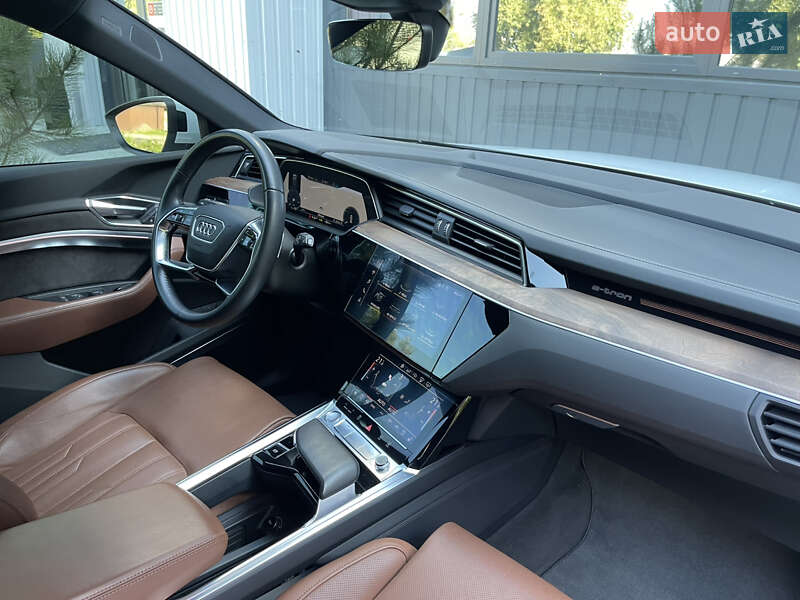 Позашляховик / Кросовер Audi e-tron 2019 в Рівному