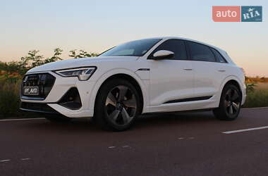 Внедорожник / Кроссовер Audi e-tron 2022 в 