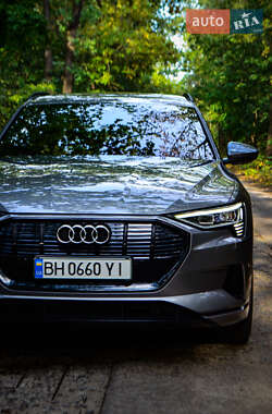 Позашляховик / Кросовер Audi e-tron 2020 в 