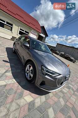 Внедорожник / Кроссовер Audi e-tron 2019 в 