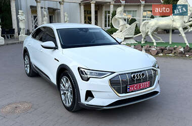 Позашляховик / Кросовер Audi e-tron 2023 в 
