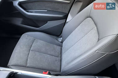 Позашляховик / Кросовер Audi e-tron 2023 в 