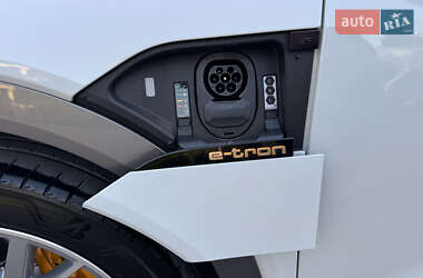 Позашляховик / Кросовер Audi e-tron 2023 в 